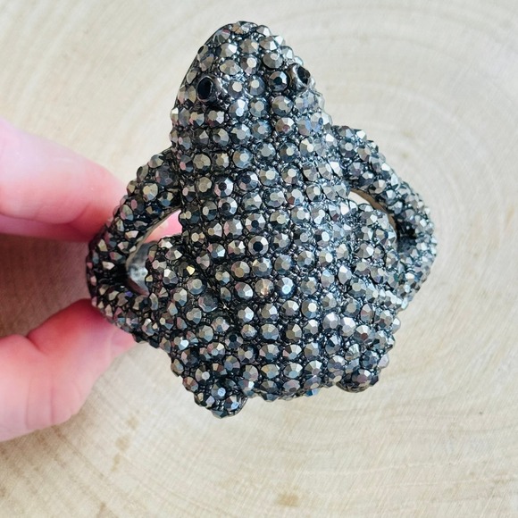 Frog encrusted rhinestone hinged clamper Bracelet Statement silver Couture 90s - Picture 2 of 8